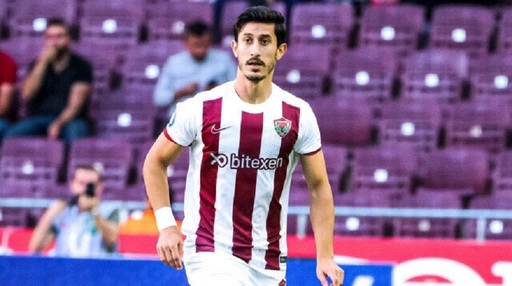 Trauma unui cutremur cu magnitudinea de peste 7: La două ore după ce a ieşit singur de sub dărâmături, un fotbalist a fost găsit rătăcind în ploaie, în picioarele goale