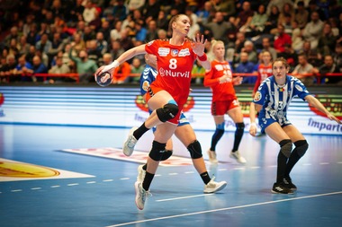 Handbal feminin: SCM Rm. Vâlcea - Paris 92, scor 30-28, în grupa D a European League
