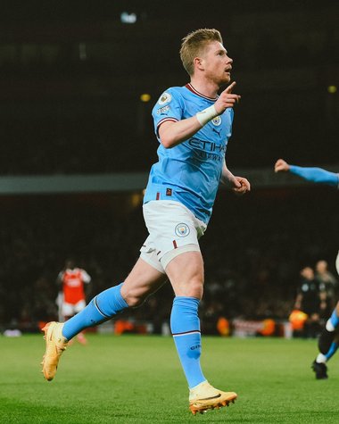 Federaţia Engleză a deschis o anchetă după ce asupra lui Kevin de Bruyne s-au aruncat obiecte din tribune la meciul cu Arsenal