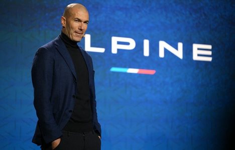 Zinedine Zidane în Formula 1. Francezul a devenit ambasador al echipei Alpine - VIDEO