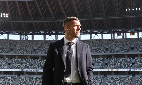 Lukas Podolski donează 100.000 de euro şi anunţă o campanie prin care sinistraţii de după cutremure vor beneficia de 500 de case-container . „Fratele vostru Poldi este mereu aici pentru voi”