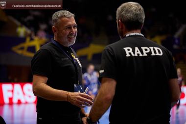 CS Rapid anunţă despărţirea de Carlos Viver. “Se încheie una dintre poveştile sportului. Gracias, senor Carlos!”