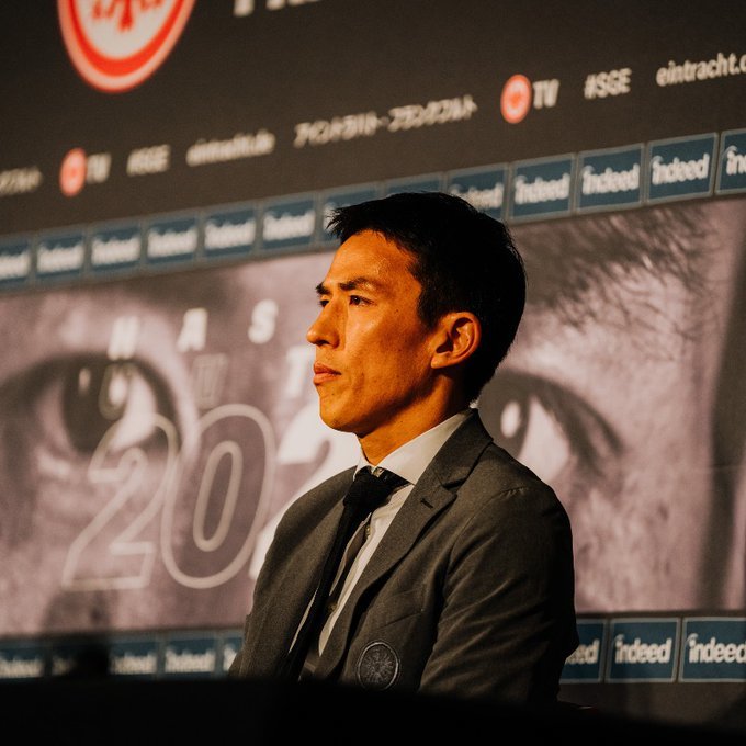 La 39 de ani, japonezul Hasebe şi-a prelungit contractul cu Eintracht Frankfurt. El va rămâne la club şi după retragerea din activitatea de jucător