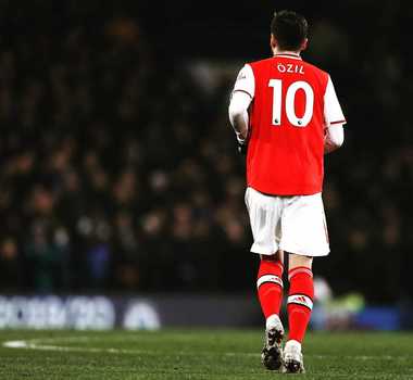 Mesut Ozil şi-a anunţat retragerea din activitatea de fotbalist