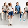 Fotbal feminin: Jucătoarele din naţionala Angliei au schimbat şorturile albe cu cele de culoare albastră. Care este motivul