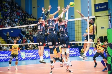 Volei masculin: Dinamo Bucureşti – Arcada Galaţi, scor 2-3, în primul meci din semifinalele Diviziei A