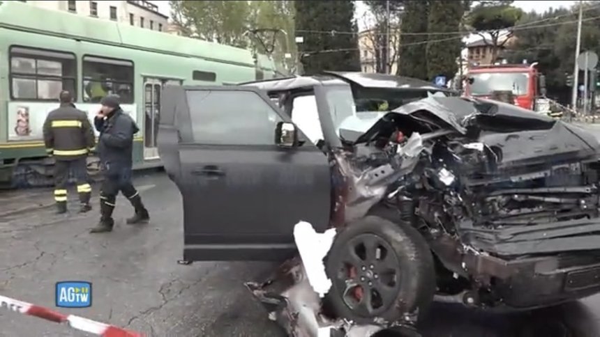 Ciro Immobile (Lazio) a suferit un accident rutier. Maşina sa este distrusă