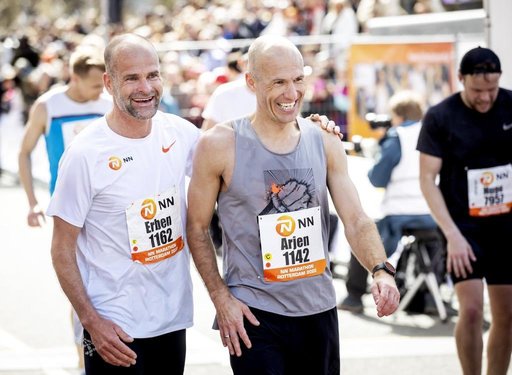 Arjen Robben a terminat maratonul de la Rottendam în mai puţin de trei ore. “Este ceva foarte aproape de a câştiga un trofeu important în fotbal”
