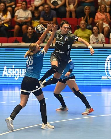 Handbal feminin: CSM Bucureşti, victorie cu Gloria Bistriţa în derby-ul Ligii Naţionale