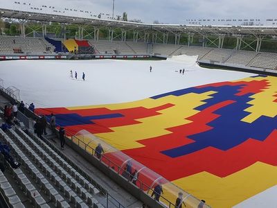 „Tricou de Uriaş” - care marchează stabilirea unui nou record mondial acreditat de Guinness World Records, la stadionul din Complexul Sportiv Naţional "Arcul de Triumf" - VIDEO