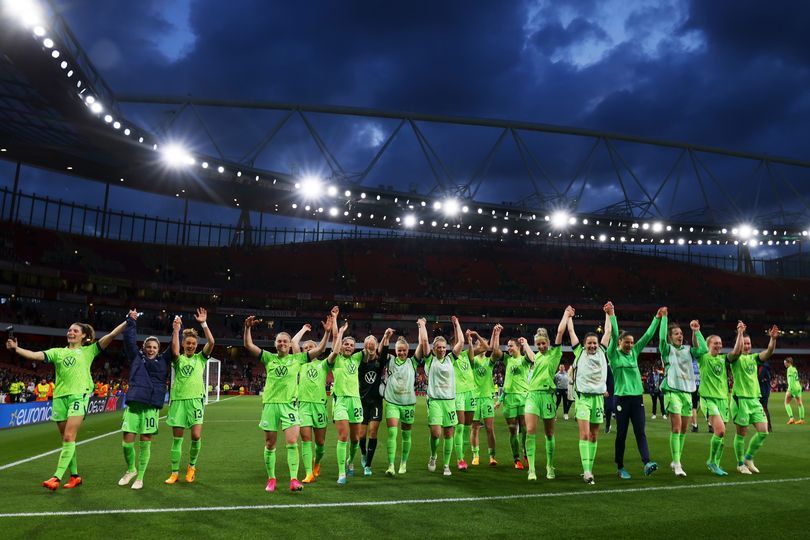 Fotbal feminin: VfL Wolfsburg s-a calificat în finala Ligii Campionilor, după 3-2 cu Arsenal. La partidă au asistat peste 60.000 de spectatori