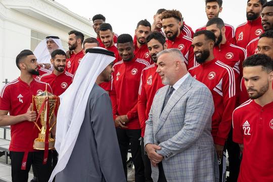 Olăroiu şi jucătorii de la Al Sharjah, primiţi de preşedintele Emiratelor Arabe Unite, Alteţa Sa Şeicul Mohamed bin Zayed Al-Nahyan - FOTO 66 olaroiu1