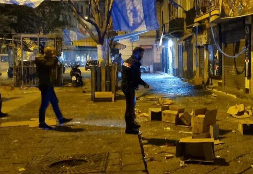 Italia: Tânărul împuşcat mortal în timpul sărbătoririi câştigării titlului de către Napoli era fiul unui şef al mafiei. Poliţia cercetează varianta împuşcării bărbatului de către un clan rival