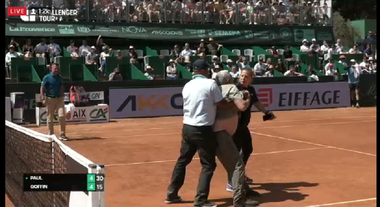 Turneul de la Aix-en-Provence: Un intrus a întrerupt semifinala Paul – Goffin şi a cerut să discute cu directorul Arnaud Clement
