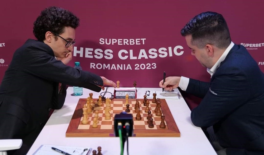 Superbet Chess Classic: Fabiano Caruana a câştigat în faţa lui Ian Nepomniachtchi, după o partidă care a durat cinci ore - FOTO