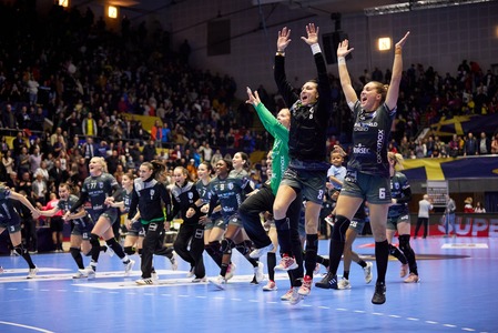 Handbal feminin: CSM Bucureşti, victorie cu CSM Slatina şi primeşte medaliile de campioană în 2023
