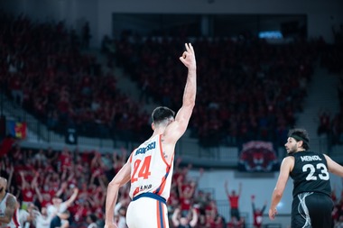 Baschet masculin: CSM Oradea conduce campioana U BT Cluj cu 2-0 la general în finala Ligii Naţionale