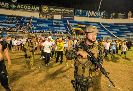 Busculadă pe un stadion din El Salvador: Cel puţin nouă persoane au murit