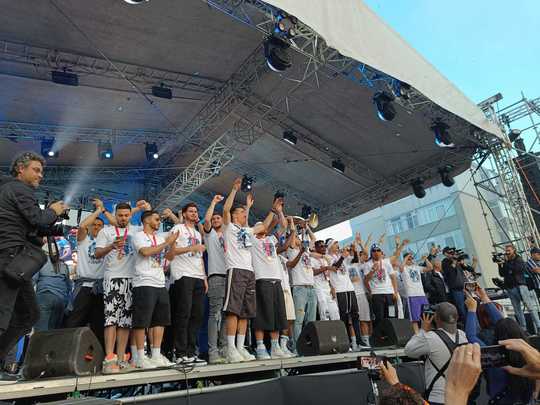 UPDATE - O mare de oameni a sărbătorit cu Farul la Constanţa câştigarea titlului - FOTO, VIDEO 117 whatsapp image 2023 05 22 at 20 09 39