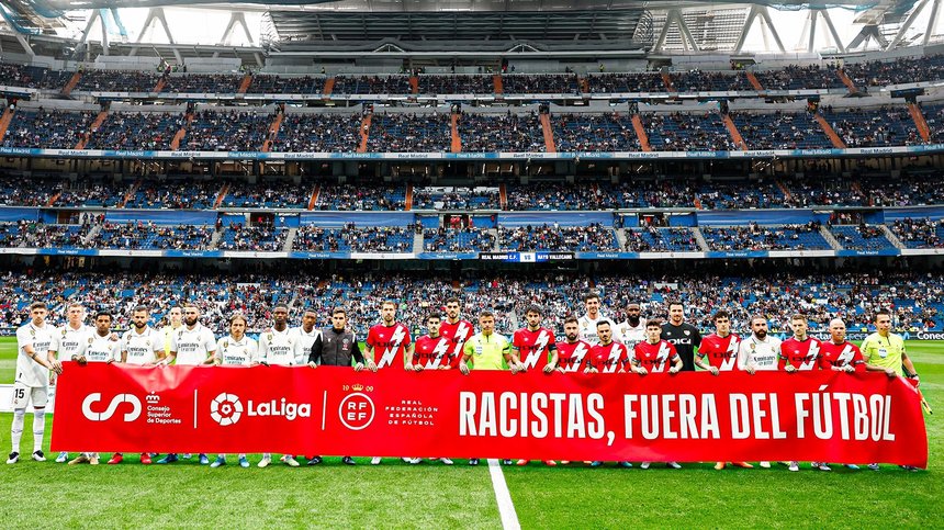 La Liga: Real Madrid s-a impus greu cu Rayo Vallecano, scor 2-1, iar suporterii i-au adus un omagiu lui Vinicius, absent de pe teren