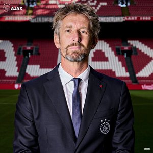 Edwin Van der Sar părăseşte funcţia de manager general al Ajax Amsterdam