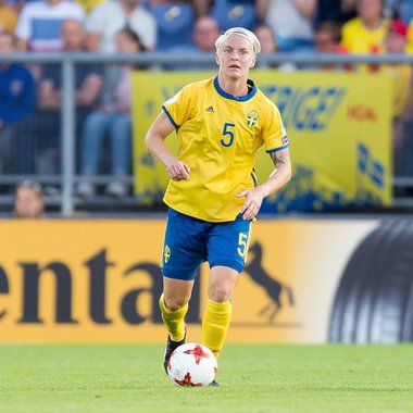 Jucătoarele din naţionala Suediei au fost obligate să-şi arate organele genitale pentru a dovedi că sunt femei la CM din 2011. Dezvăluirea, făcută de fosta fotbalistă Nilla Fischer