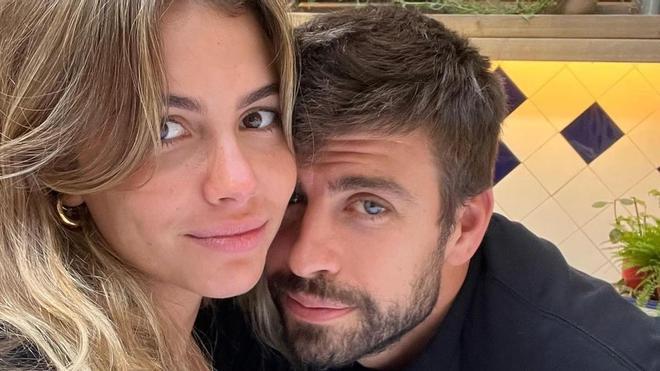 Presa spaniolă scrie că Gerard Pique şi Clara Chia se pregătesc de nuntă