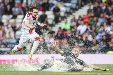 Calificări Euro 2024: Scoţia a învins Georgia după o întrerupere lungă cauzată de ploaia torenţială