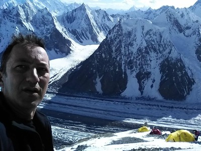 Alpinistul Horia Colibăşanu a urcat pe al zecelea vârf de peste 8.000 de metri/ El a ajuns pe Broad Peak fără oxigen suplimentar şi fără ajutorul şerpaşilor - FOTO, VIDEO