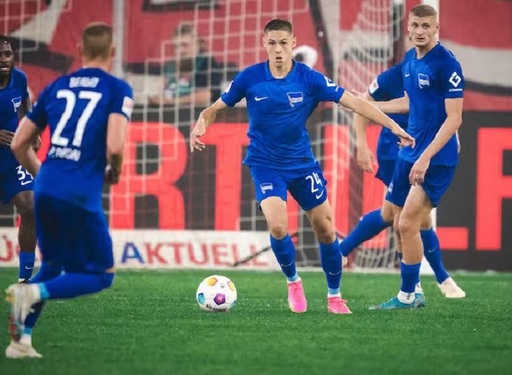 Familia Dardai pe teren la un meci din Bundesliga 2. Antrenorul echipei Hertha Berlin şi-a folosit cei trei fii la o confruntare cu Dusseldorf