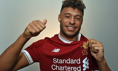 Mijlocaşul Alex Oxlade-Chamberlain a semnat cu Beşiktaş