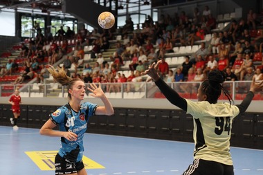 Handbal feminin: Gloria Bistriţa, victorie cu formaţia sud-coreeană Sugar Gliders, în meci amical