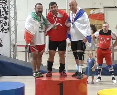 Un halterofil iranian a fost suspendat pe viaţă pentru că a dat mâna cu un sportiv israelian