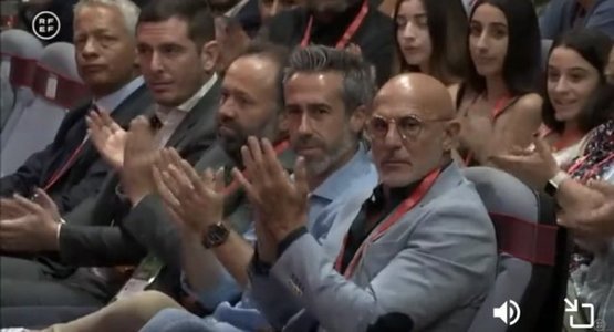 Selecţionerul Spaniei a prezentat scuze pentru că l-a aplaudat pe Rubiales