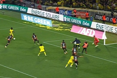 Un suporter a pătruns pe teren la meciul din Ligue 1 Nantes – Marseille – VIDEO
