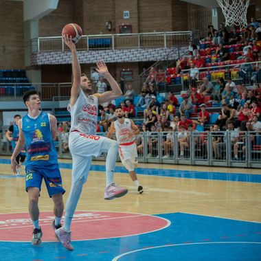 Baschet masculin: Vicecampioana CSM Oradea, victorie cu Szolnoki în meci amical