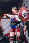 Patru medalii, obţinute de o femeie jandarm de la Gruparea Mobilă Braşov la Campionatul Mondial de Powerlifting. Tânăra a făcut îndreptări şi genuflexiuni cu greutăţi duble faţă de greutatea sa