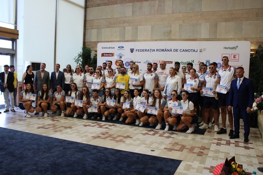 Elisabeta Lipă, la revenirea lotului de canotaj de la CM: Canotajul este un model pentru sportul românesc