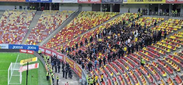 Jandarmeria Capitalei: Au fost identificaţi 458 de fani din grupul din cauza căruia a fost întrerupt meciul România – Kosovo. Până acum au fost întocmite 3 acte de sesizare în vederea înaintării către organele abilitate