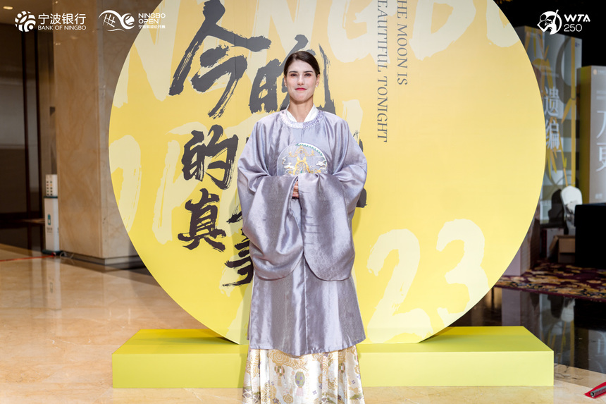 Sorana Cîrstea, în ţinută tradiţională chineză la petrecerea de la turneul Ningbo Open - FOTO