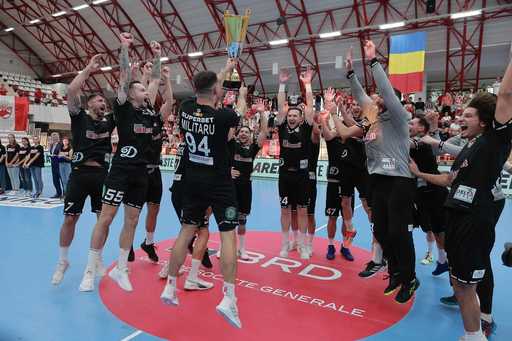 Handbal masculin: Dinamo Bucureşti rămâne neînvinsă în Liga Naţională şi după derby-ul cu Steaua Bucureşti