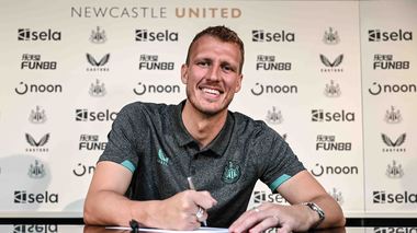 Dan Burn şi-a prelungit contractul cu Newcastle
