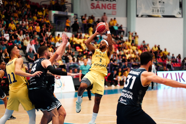 Baschet masculin: CSU Sibiu, debut cu înfrângere în grupa B a FIBA Europe Cup