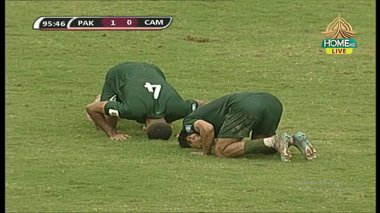 Pakistan a obţinut în această săptămână prima victorie de după 2018. “N-am văzut în viaţa mea atât de mulţi bărbaţi plângând”, spune selecţionerul Stephen Constantine