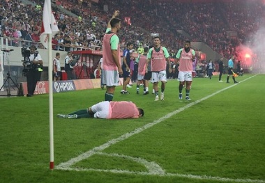 Derbiul Greciei, suspendat: o petardă l-a lovit pe spaniolul Juankar, de la Panathinaikos