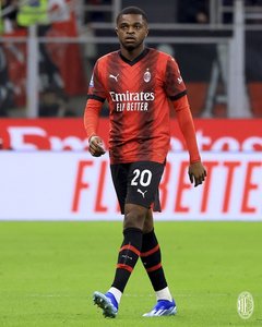 AC Milan: Fundaşul Pierre Kalulu a fost operat şi va fi indisponibil patru luni