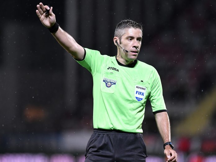 Radu Petrescu arbitrează meciul Universitatea Craiova - FC U 1948 Craiova, de sâmbătă, din Superliga