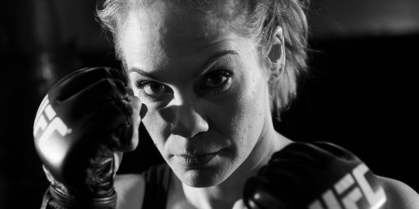 O fostă luptătoare UFC îşi donează creierul pentru cercetare