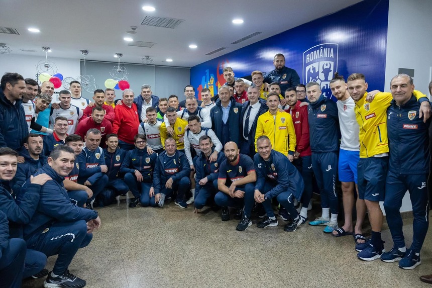 Marcel Ciolacu, alături de echipa naţională înaintea meciului tricolorilor cu Elveţia: “Suntem mândri de voi!”. Premierul a primit un tricou de la Răzvan Burleanu - FOTO
