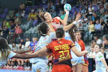 Handbal feminin: România, victorie cu Elveţia, în primul meci de la Trofeul Carpaţi, găzduit de Bistriţa